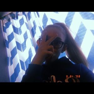 Meet your Posher, Alyx